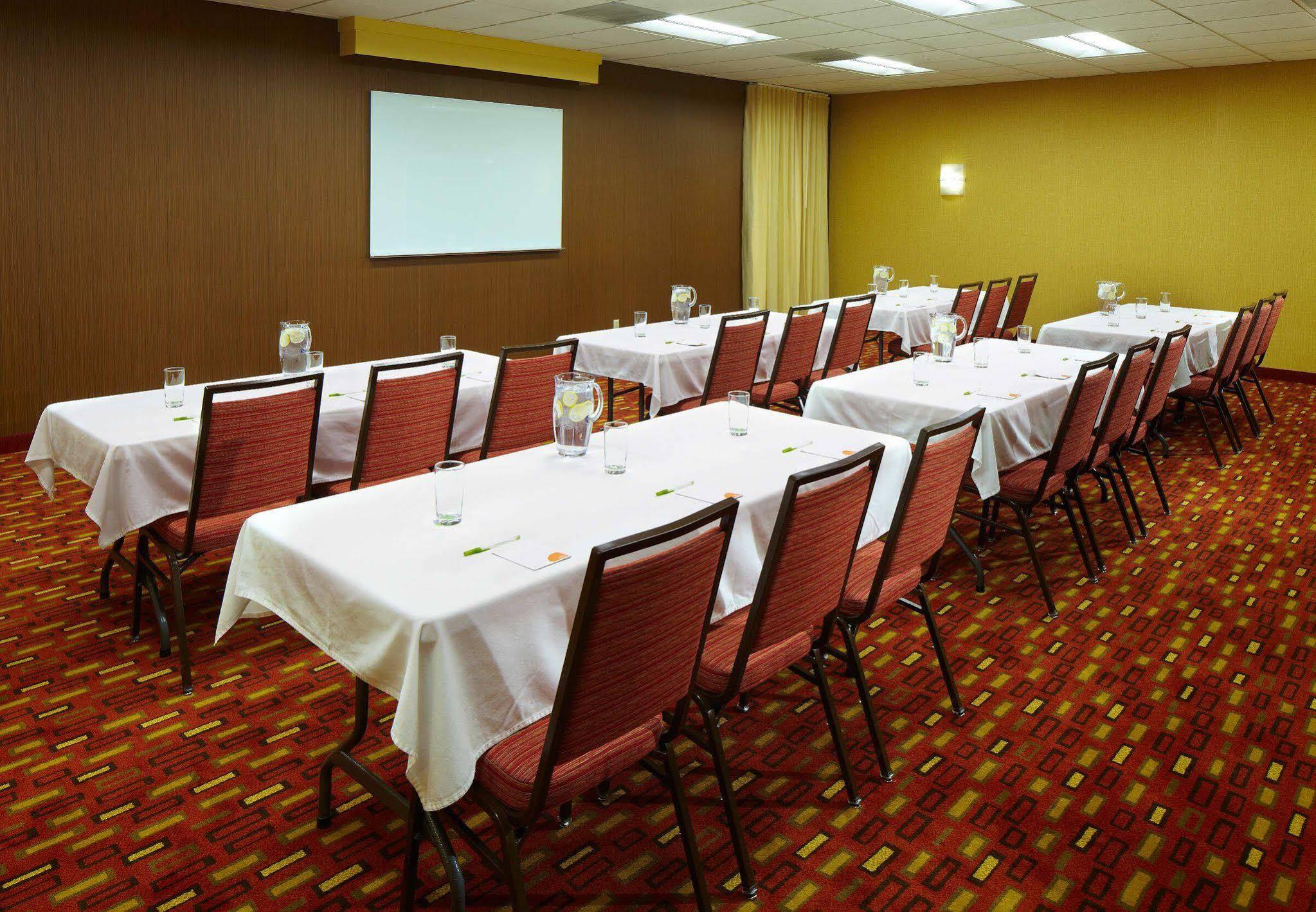Iowa Inn Bettendorf Quad Cities Екстериор снимка
