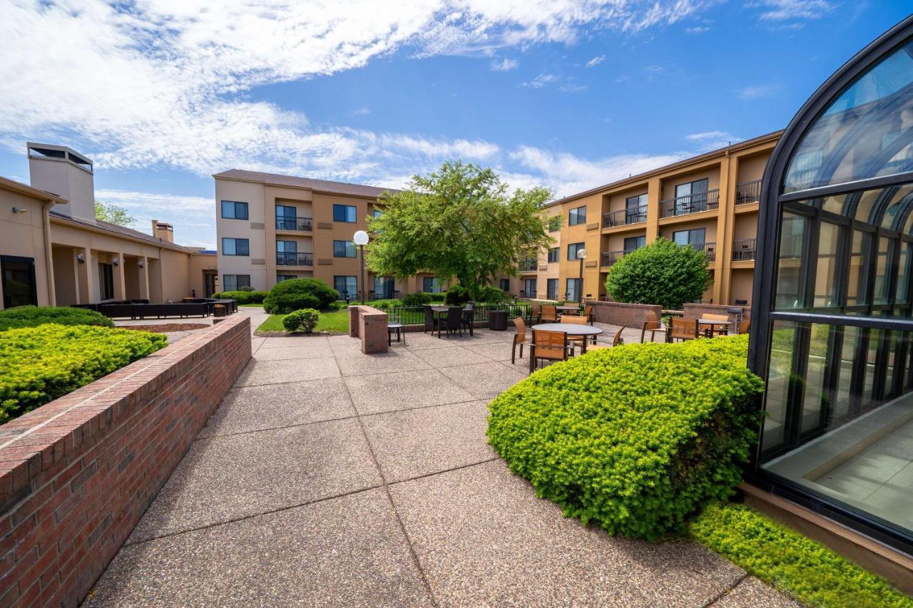 Iowa Inn Bettendorf Quad Cities Екстериор снимка
