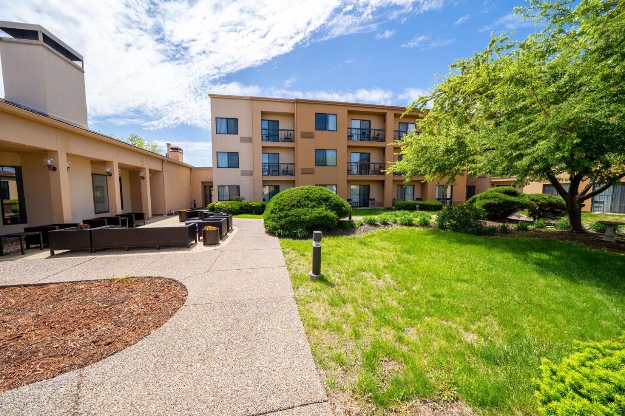 Iowa Inn Bettendorf Quad Cities Екстериор снимка