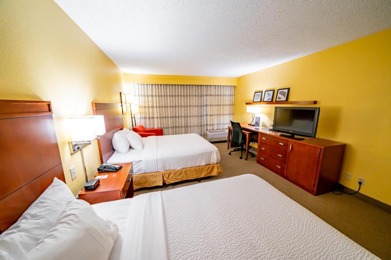 Iowa Inn Bettendorf Quad Cities Екстериор снимка