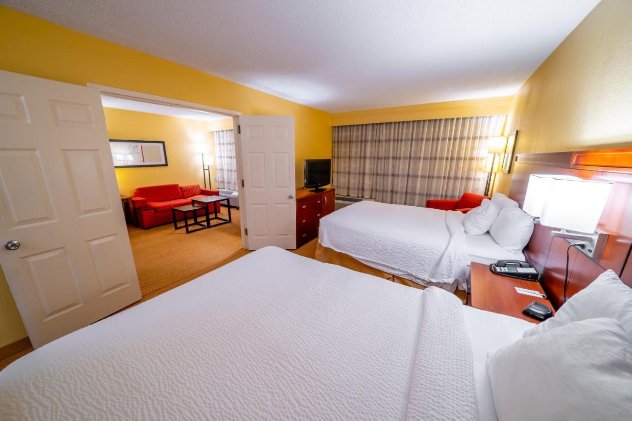 Iowa Inn Bettendorf Quad Cities Екстериор снимка