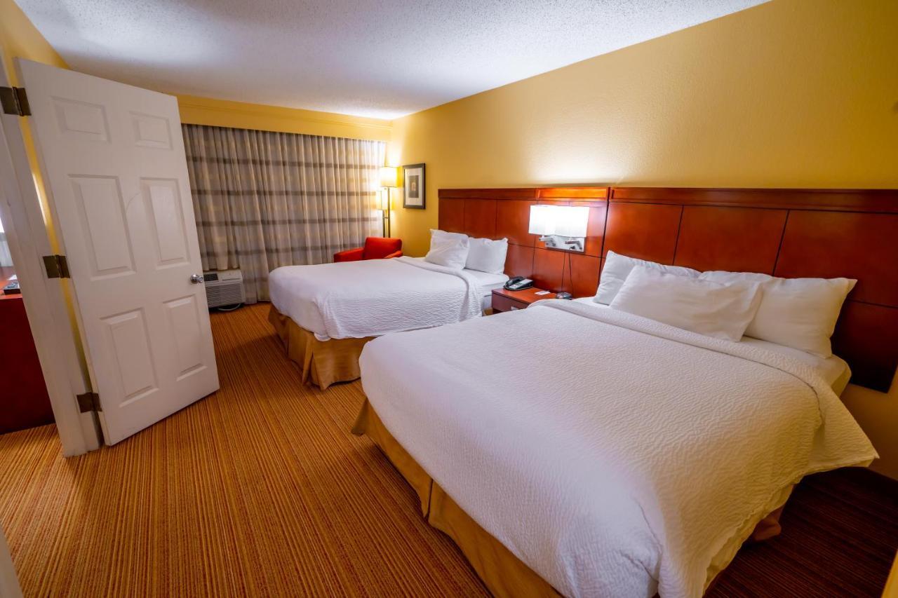 Iowa Inn Bettendorf Quad Cities Екстериор снимка