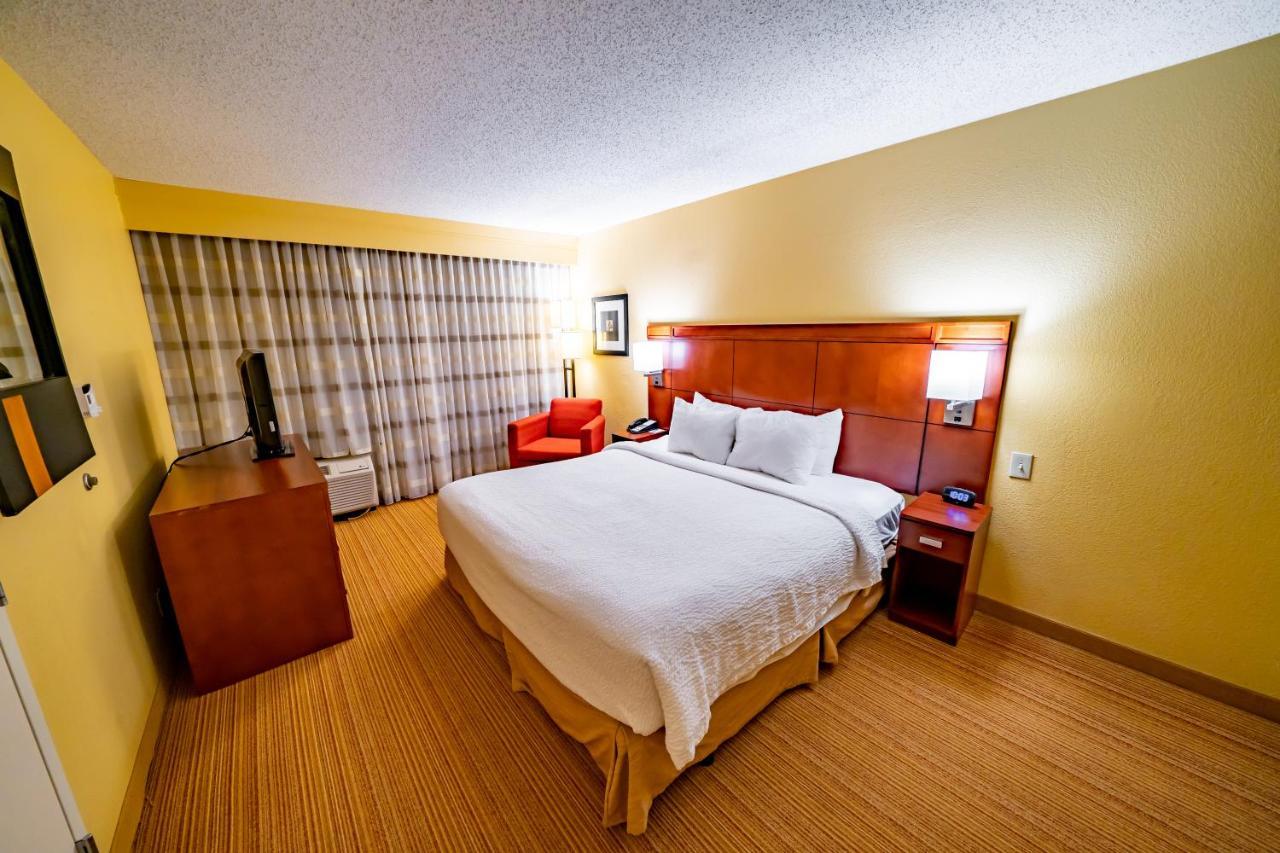 Iowa Inn Bettendorf Quad Cities Екстериор снимка