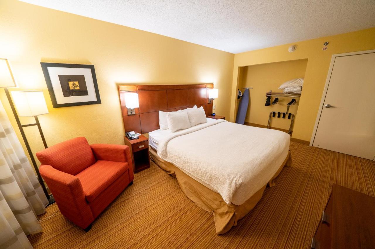 Iowa Inn Bettendorf Quad Cities Екстериор снимка