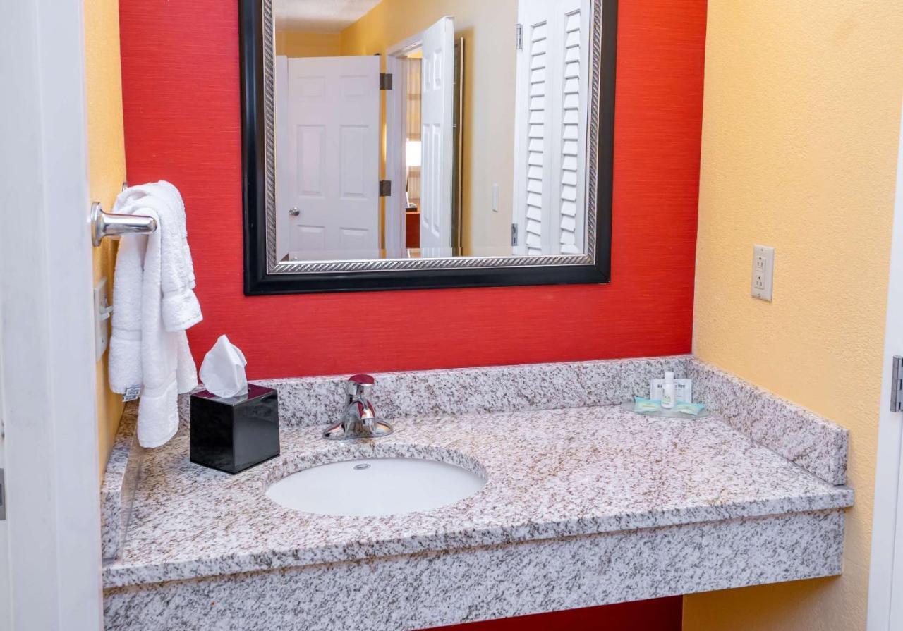Iowa Inn Bettendorf Quad Cities Екстериор снимка