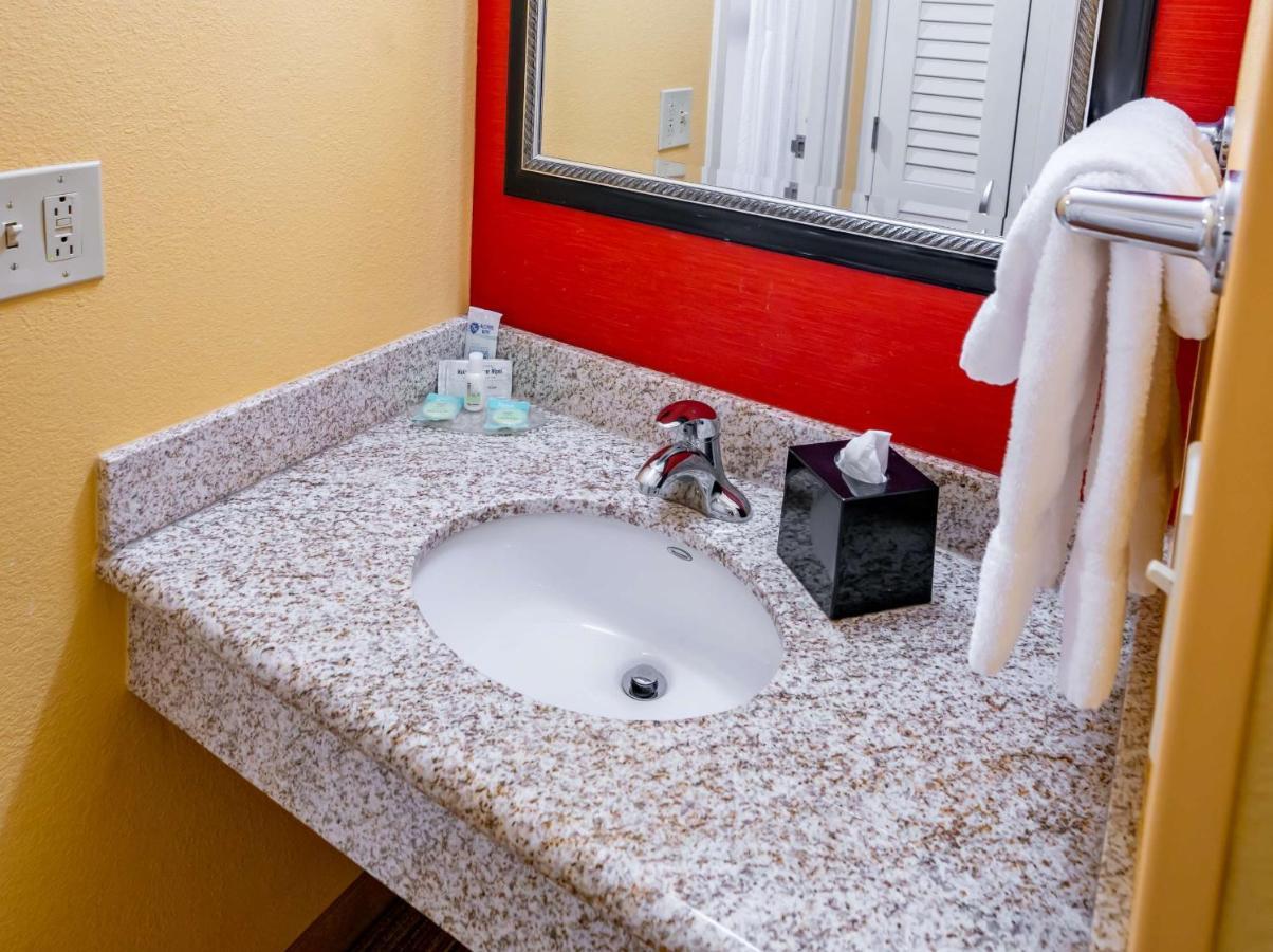 Iowa Inn Bettendorf Quad Cities Екстериор снимка