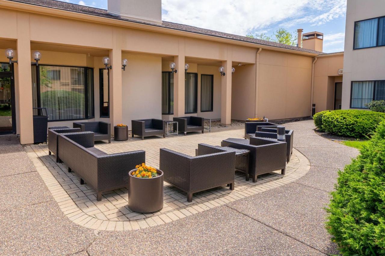 Iowa Inn Bettendorf Quad Cities Екстериор снимка